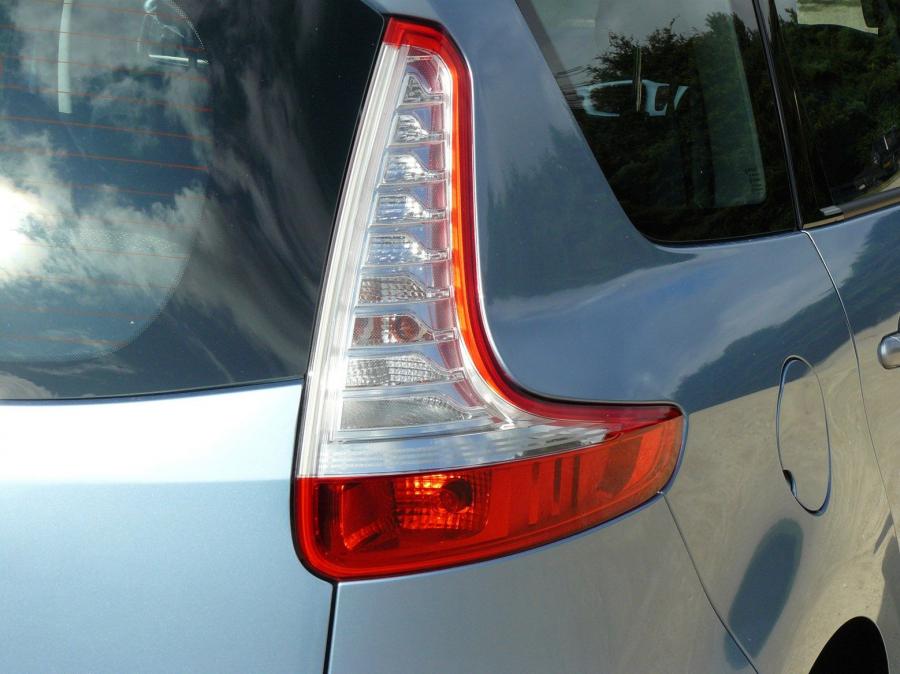 Детали экстерьера Renault Grand Scenic (JZ) 2009 года  (UK) (фото 18 из 35)